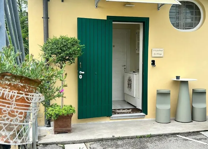 Gli Alloggi De Il Piccolo Borgo Καστέλ Ματζιόρε