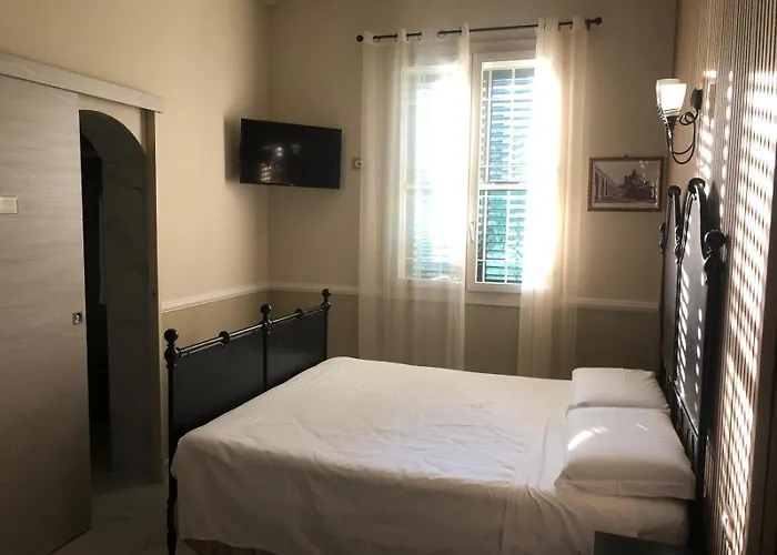 Gli Alloggi De Il Piccolo Borgo Καστέλ Ματζιόρε