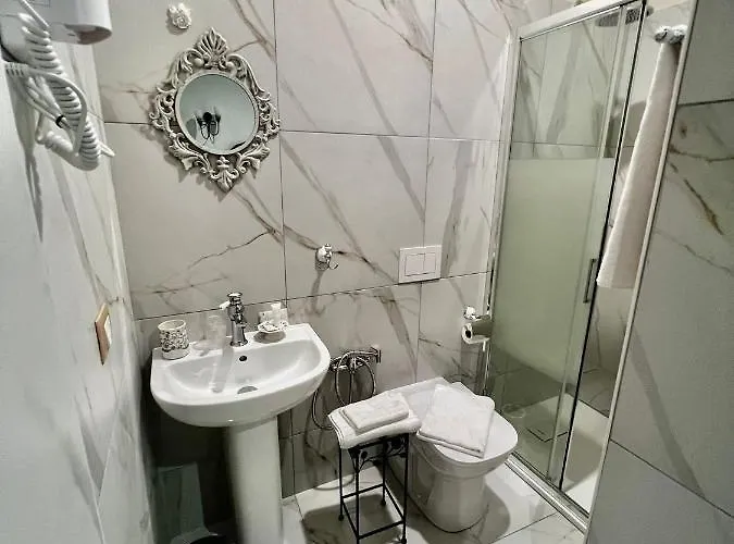 Gli Alloggi De Il Piccolo Borgo Гостевой дом Кастел Маджиоре